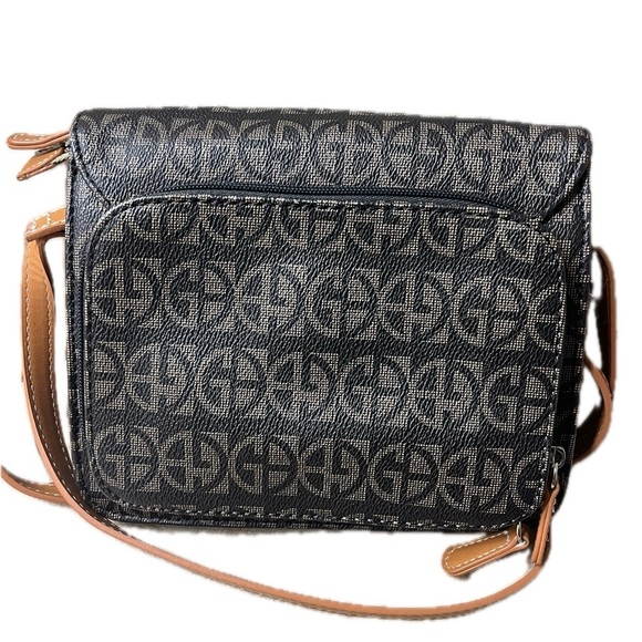 Giani Bernini Block Signature Crossbody Organizer - Picture 5 of 9